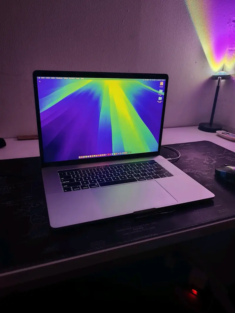 MacBook Pro 15 2018 - 3