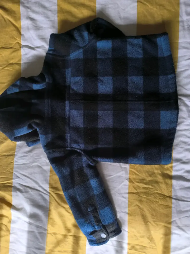 Abrigo infantil azul a cuadros y pantalón cargo co - 2