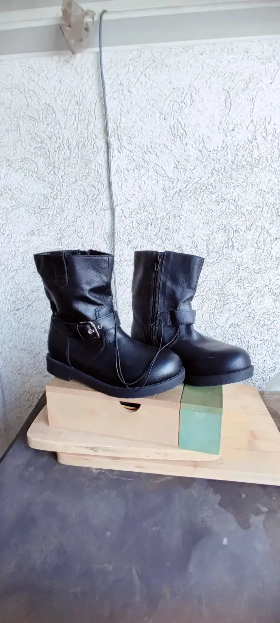 Botas negras de cuero - 2
