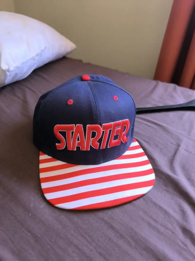 Gorra Starter azul y rayada