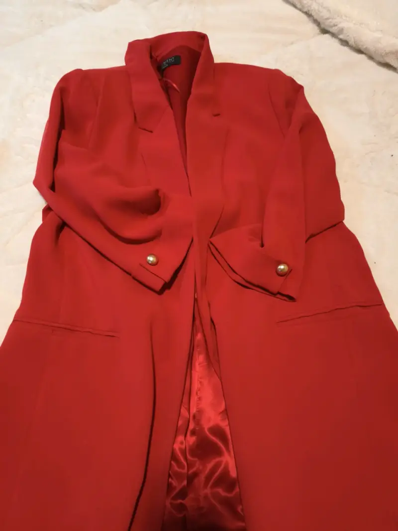 Abrigo rojo elegante