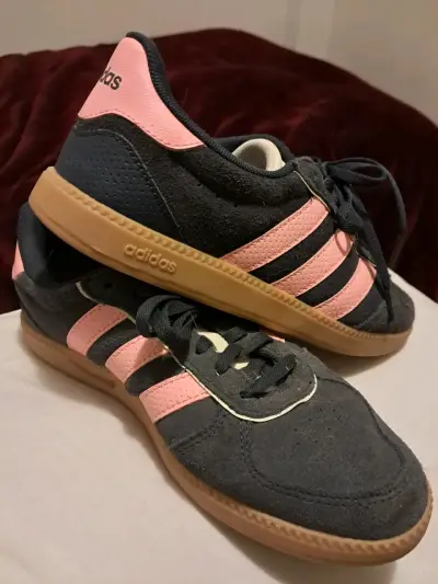Zapatillas Adidas azul y rosadas - miniatura 2