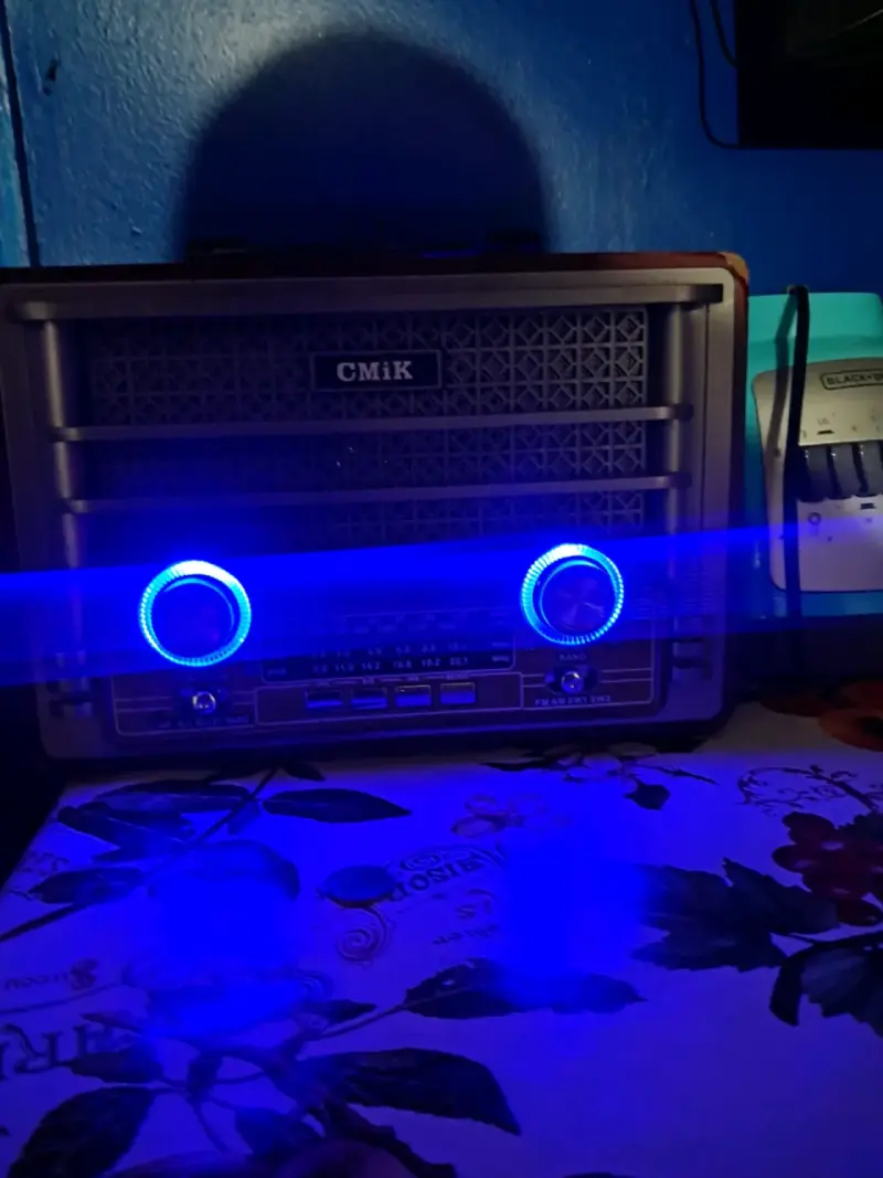 Radio vintage con luces LED - 1