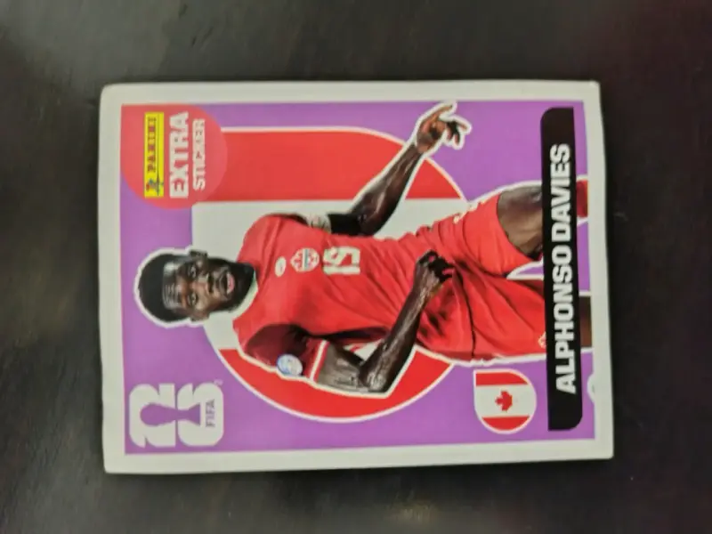 Lámina extra Alphonso Davies FIFA 2026