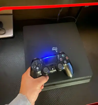 Consola PlayStation 4 con control - miniatura 4