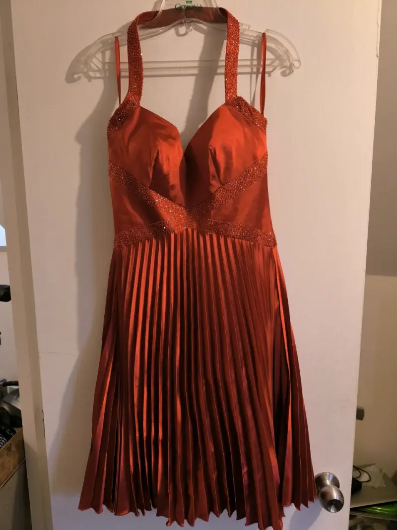 Vestido rojo de gala con brillos - 1