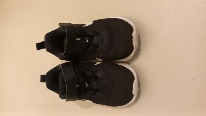 Zapatillas negras para niños - 1