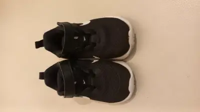Zapatillas negras para niños - miniatura 1