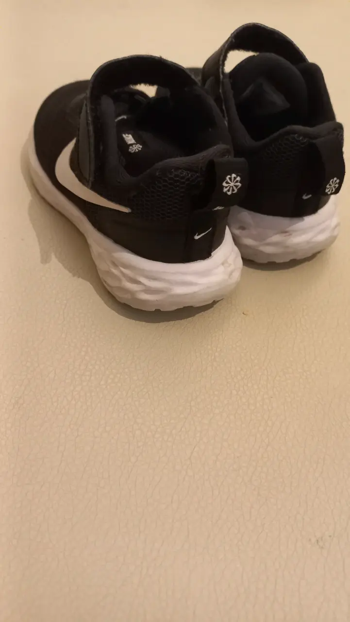 Zapatillas negras para niños - 2