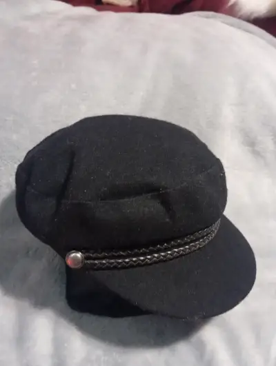 Gorro negro con cordón decorativo - miniatura 2