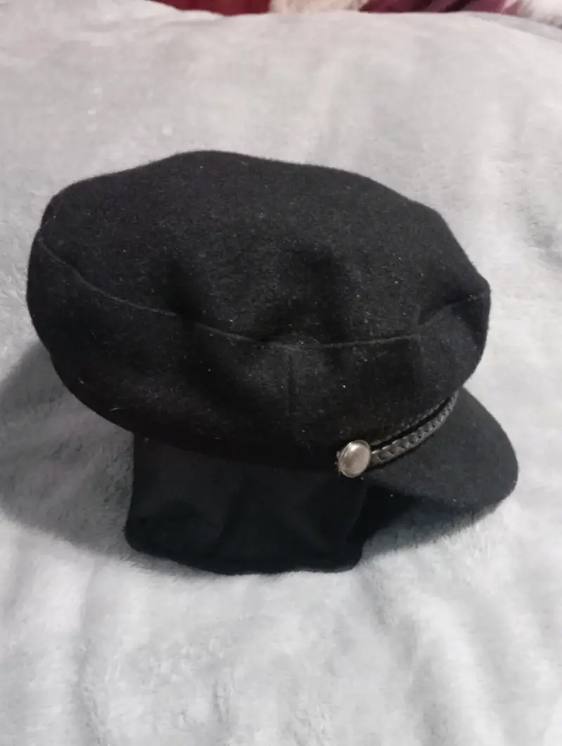 Gorro negro con cordón decorativo - 3