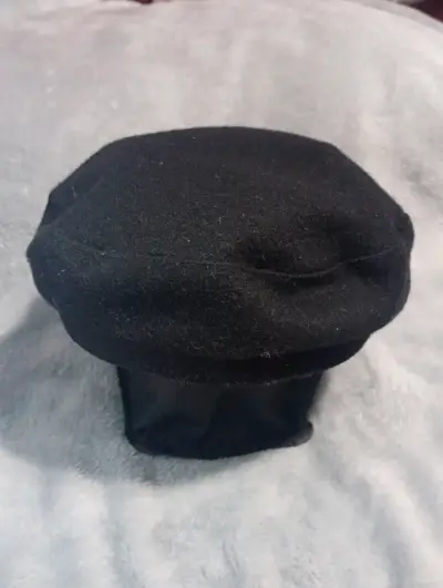 Gorro negro con cordón decorativo - miniatura 4