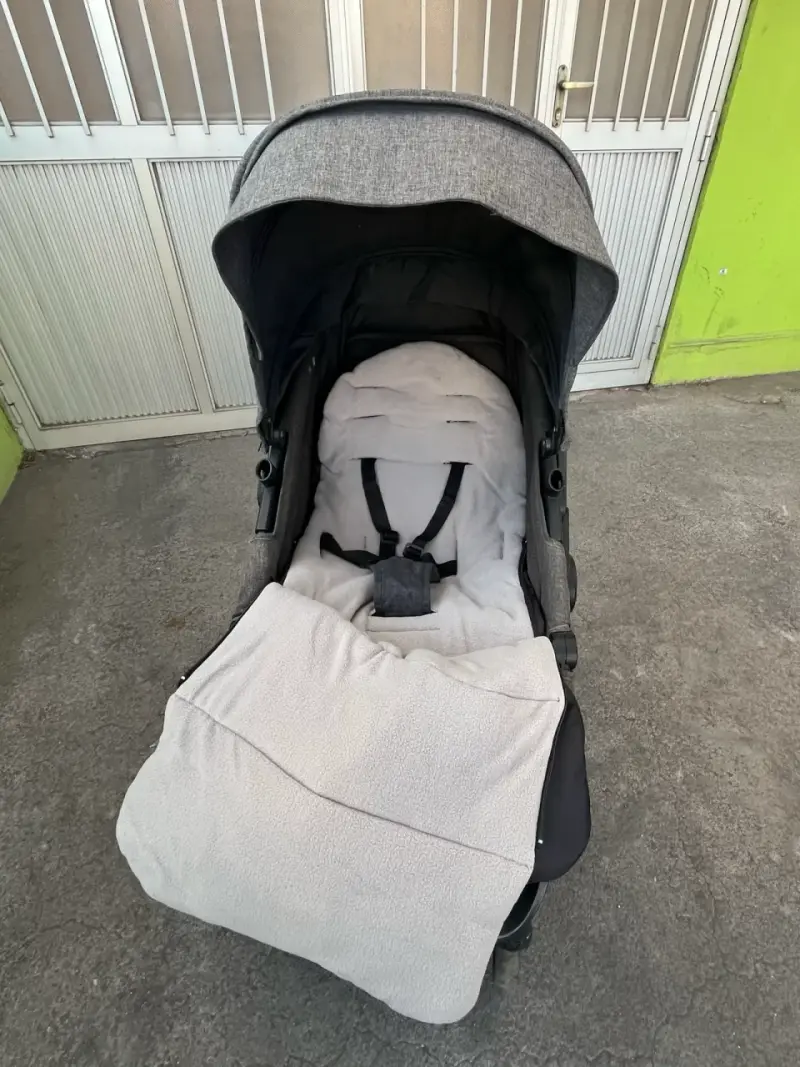 Coche de bebé gris oscuro - 2