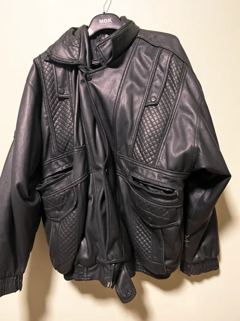 Chaqueta negra estilo motociclista - 3