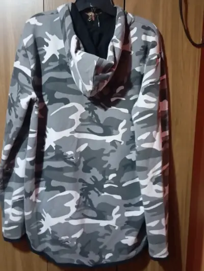 Polerón camuflado con capucha - miniatura 2