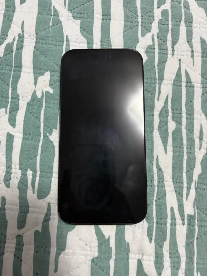 iPhone 15 negro semi nuevo - 2