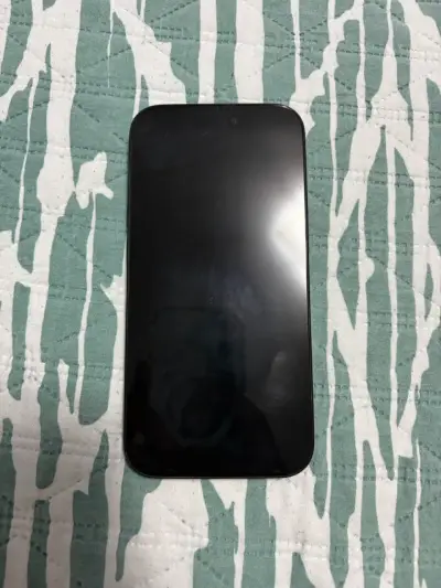 iPhone 15 negro semi nuevo - miniatura 2