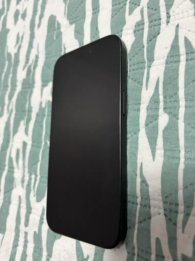 iPhone 15 negro semi nuevo - 3