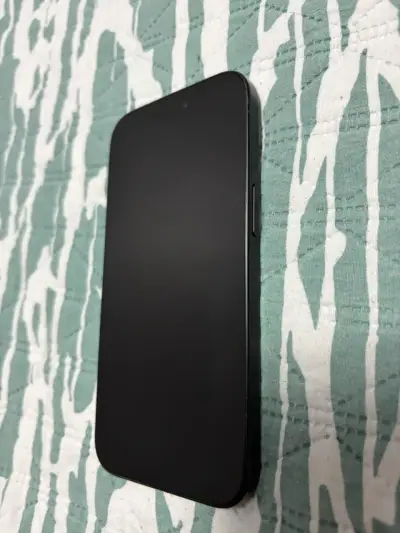 iPhone 15 negro semi nuevo - miniatura 3