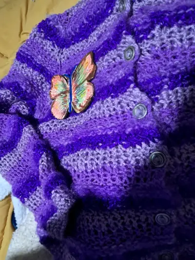 Suéter púrpura tejido a mano - miniatura 2