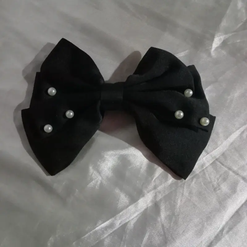 Moño negro con perlas decorativas - 1