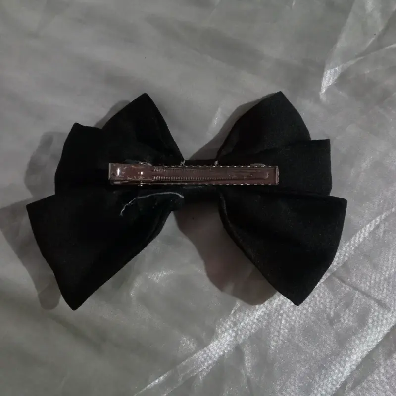 Moño negro con perlas decorativas - 2