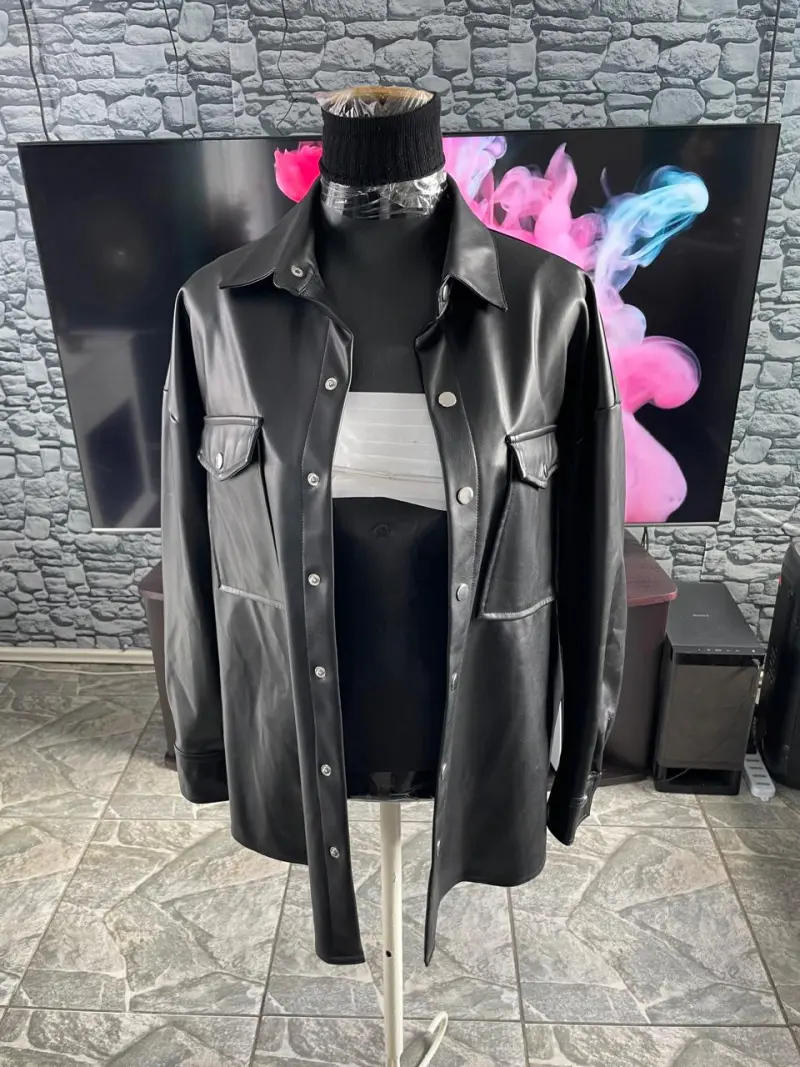 Chaqueta negra de cuero