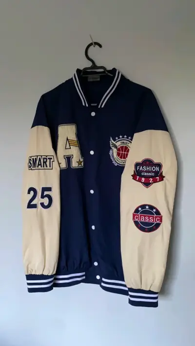 Chaqueta varsity azul y crema - miniatura 2