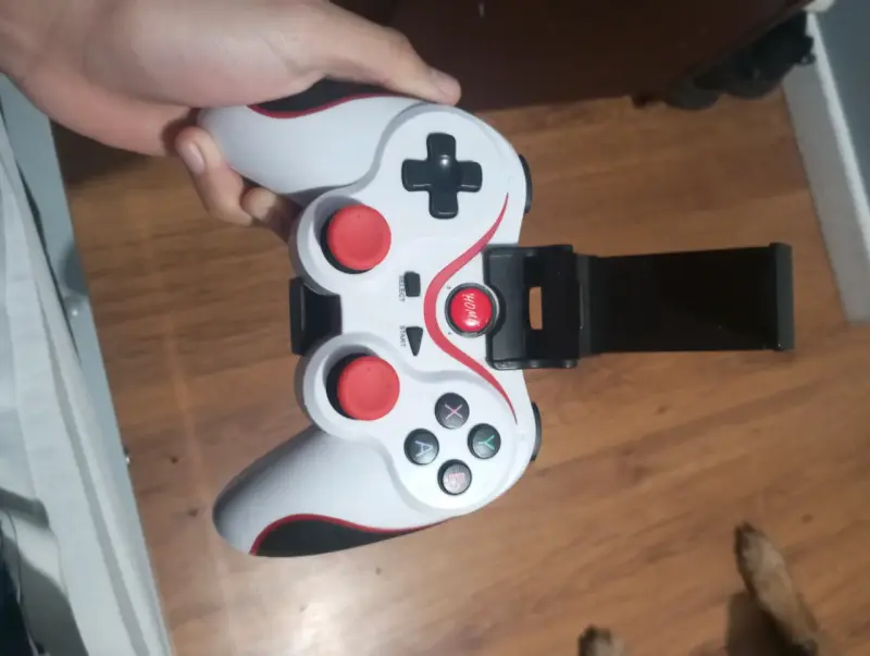 Controlador de juegos blanco y rojo