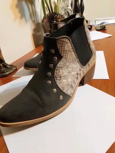 Botines de cuero negro y serpiente - miniatura 1