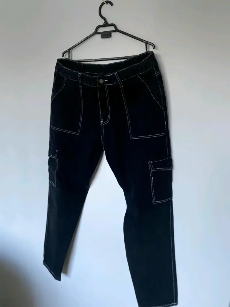 Pantalones negros con bolsillos - 2