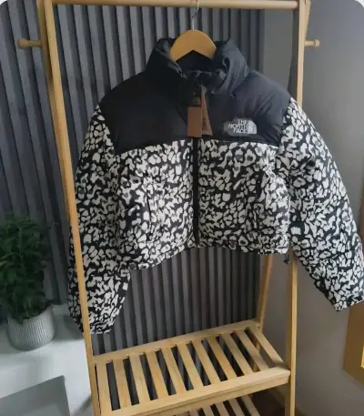 Chaqueta corta negra The North Face - miniatura 2