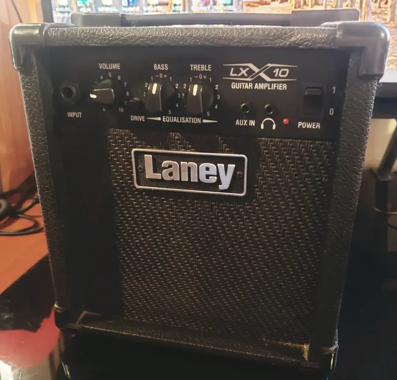 Amplificador guitarra Laney LX10 - 1