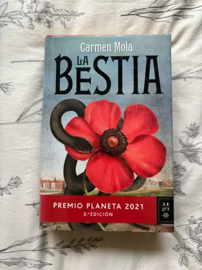 Libro 'La Bestia' Carmen Mola - miniatura 1