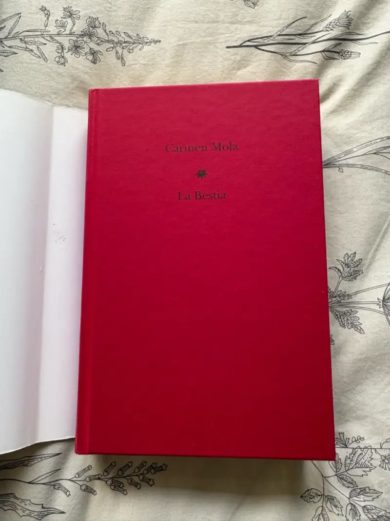 Libro 'La Bestia' Carmen Mola - 2