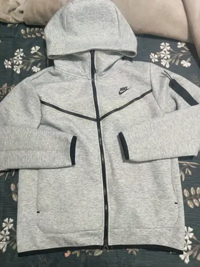 Polerón gris Nike Tech - miniatura 1