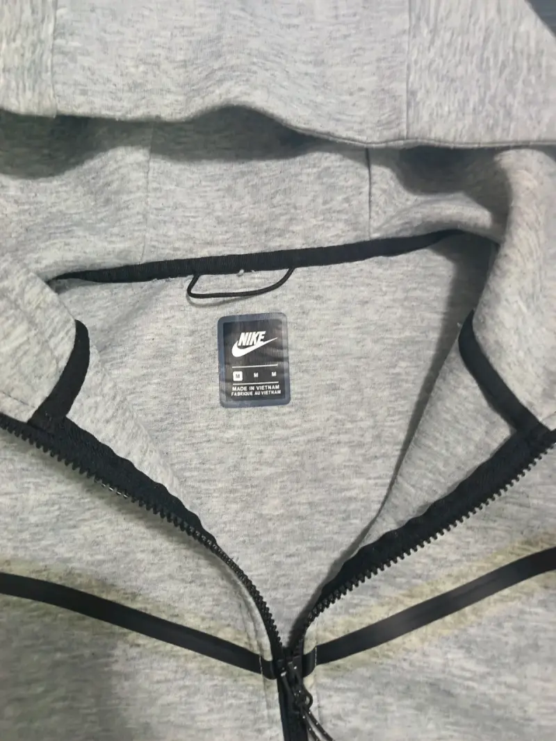 Polerón gris Nike Tech - 2