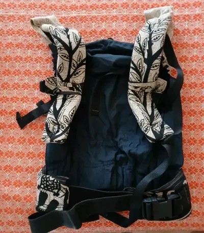 Mochila porta bebé estampado hojas - miniatura 1