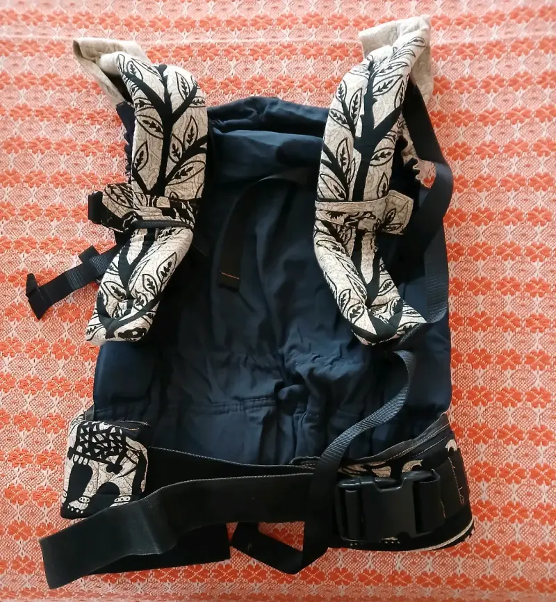 Mochila porta bebé estampado hojas - 2