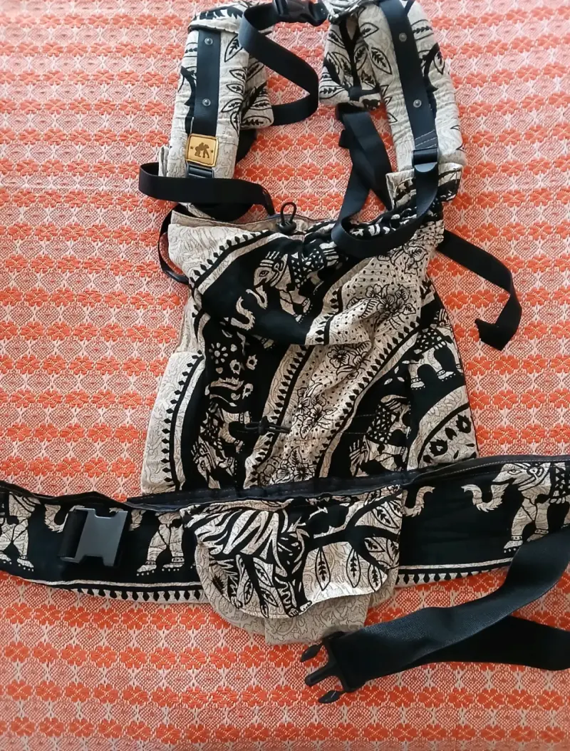 Mochila porta bebé estampado hojas - 3