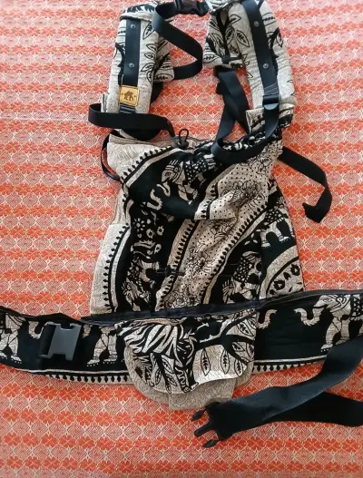 Mochila porta bebé estampado hojas - miniatura 3