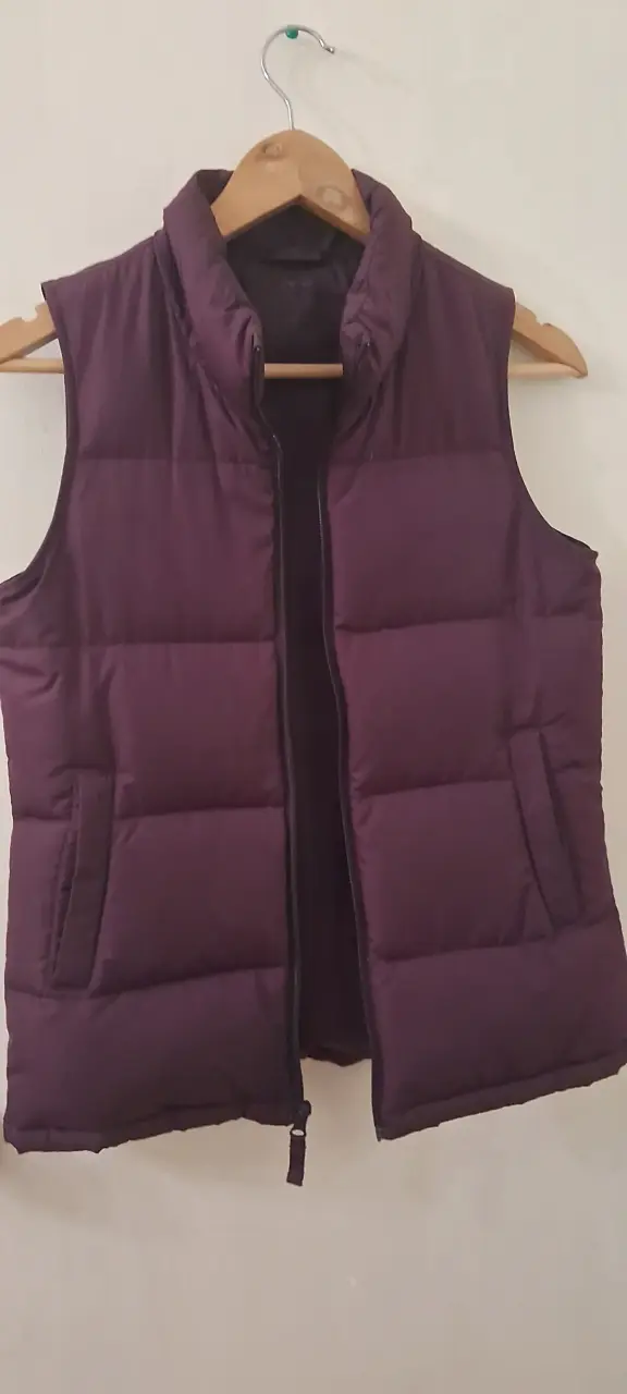 Chaleco acolchado morado sin mangas