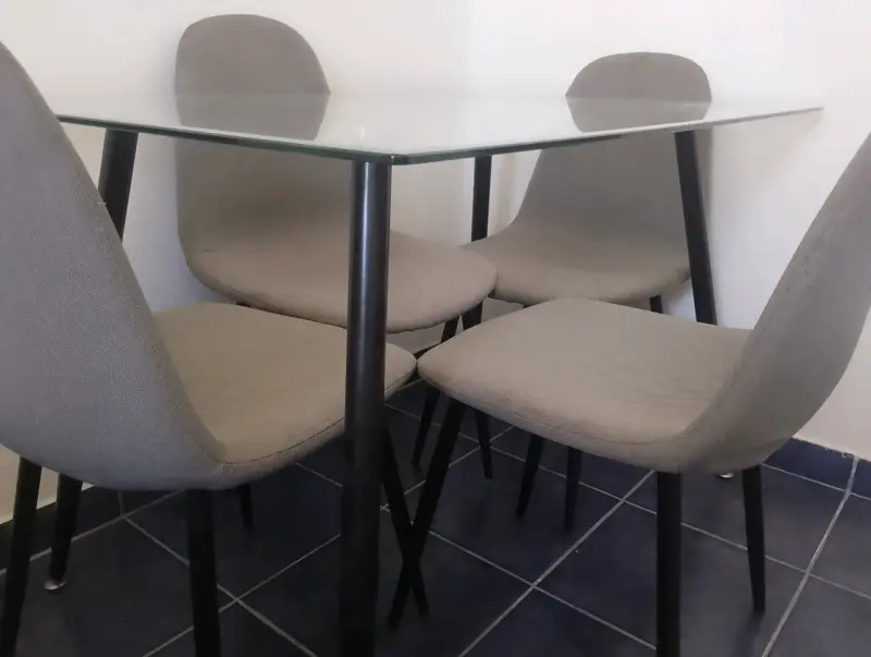 Juego de comedor vidrio y 4 sillas - 2
