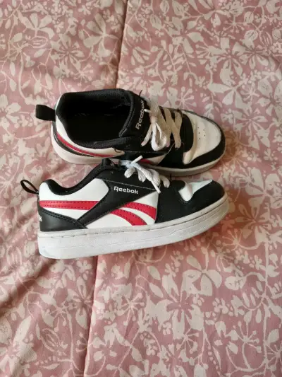 Zapatillas Reebok blancas y negras - miniatura 1