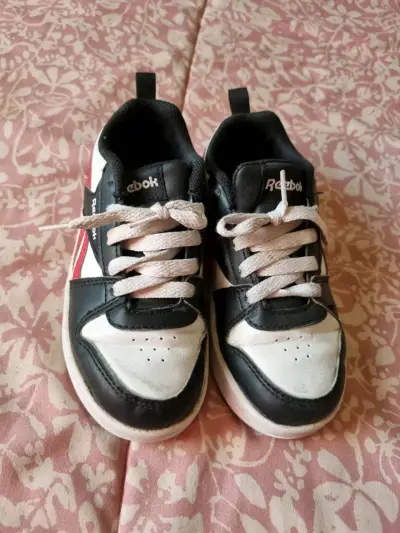 Zapatillas Reebok blancas y negras - miniatura 2