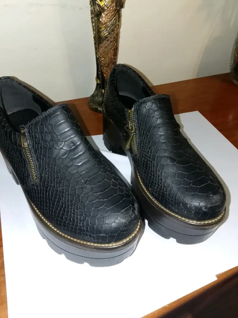 Zapatos de cuero negro con cierre - 1