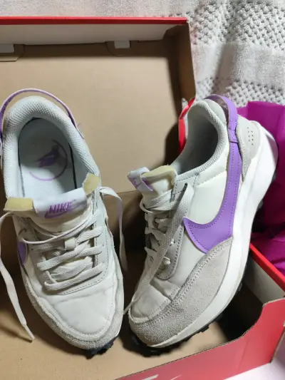 Zapatillas deportivas beige y morado - miniatura 3