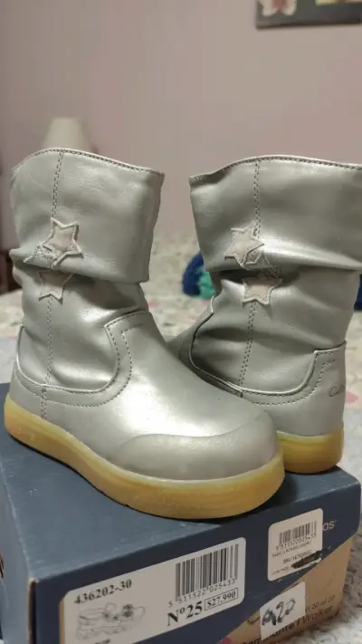 Botas plateadas de niña talla 25 - miniatura 1