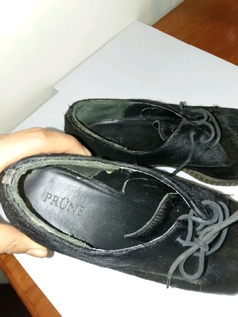 Zapatos negros punta dorada - 2