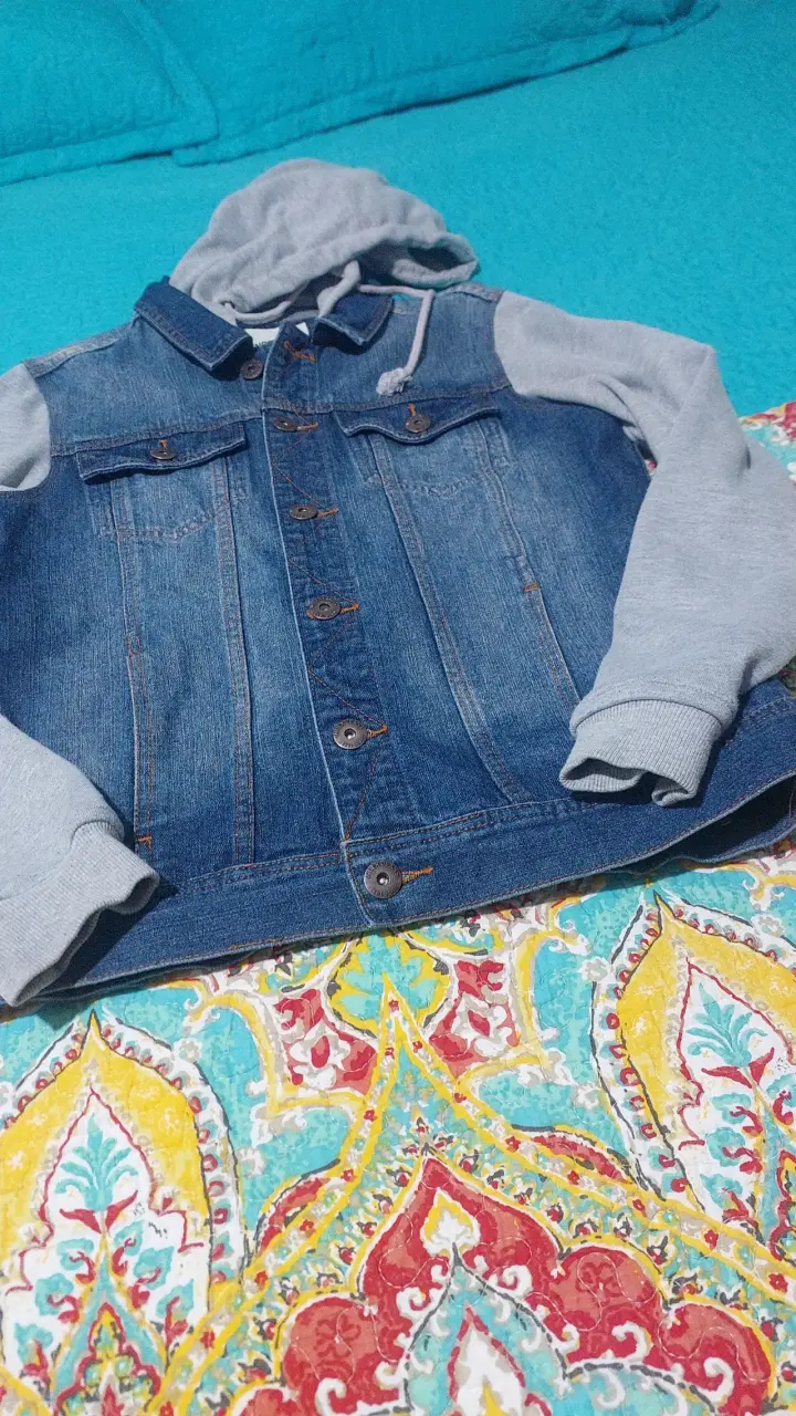 Chaqueta de mezclilla con capucha gris - 3